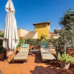 Historic Rome Apartment With Terraces