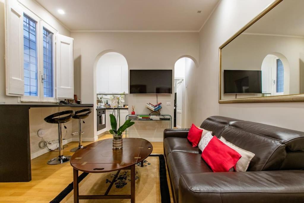Historic With Terraces Apartment